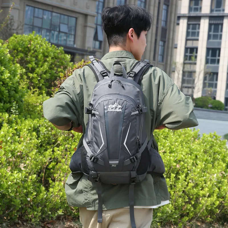 

Outdoor Large-capacity Mountaineering Backpack for Men and Women, Lightweight Hiking and Trekking Backpack