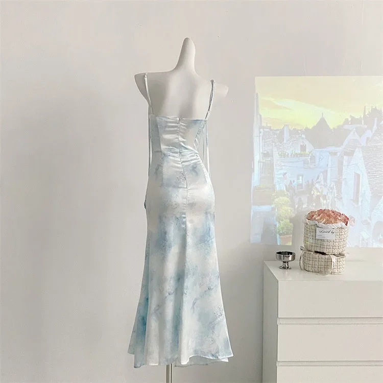 甘いホットガールブルーサテンプリントショートドレス女性の夏のスクエアカラースリムフィットマーメイドドレスファッション女性服