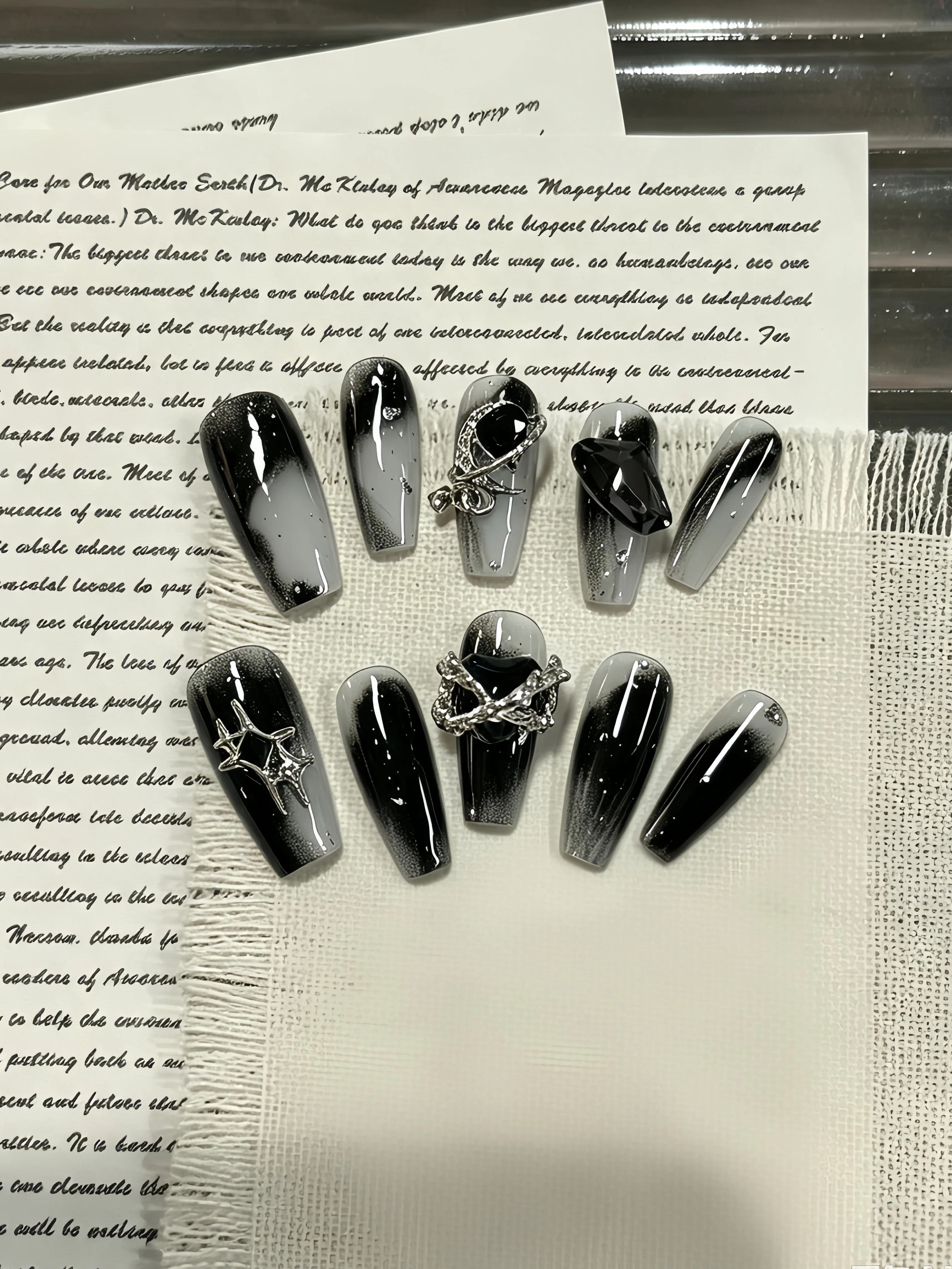 10 Pieces of Medium-Length Trapezoidal Press-On Nails, Thorn Heart Zircon Metal Accessory Nail Pieces, Gothic Style Nail Stickers
