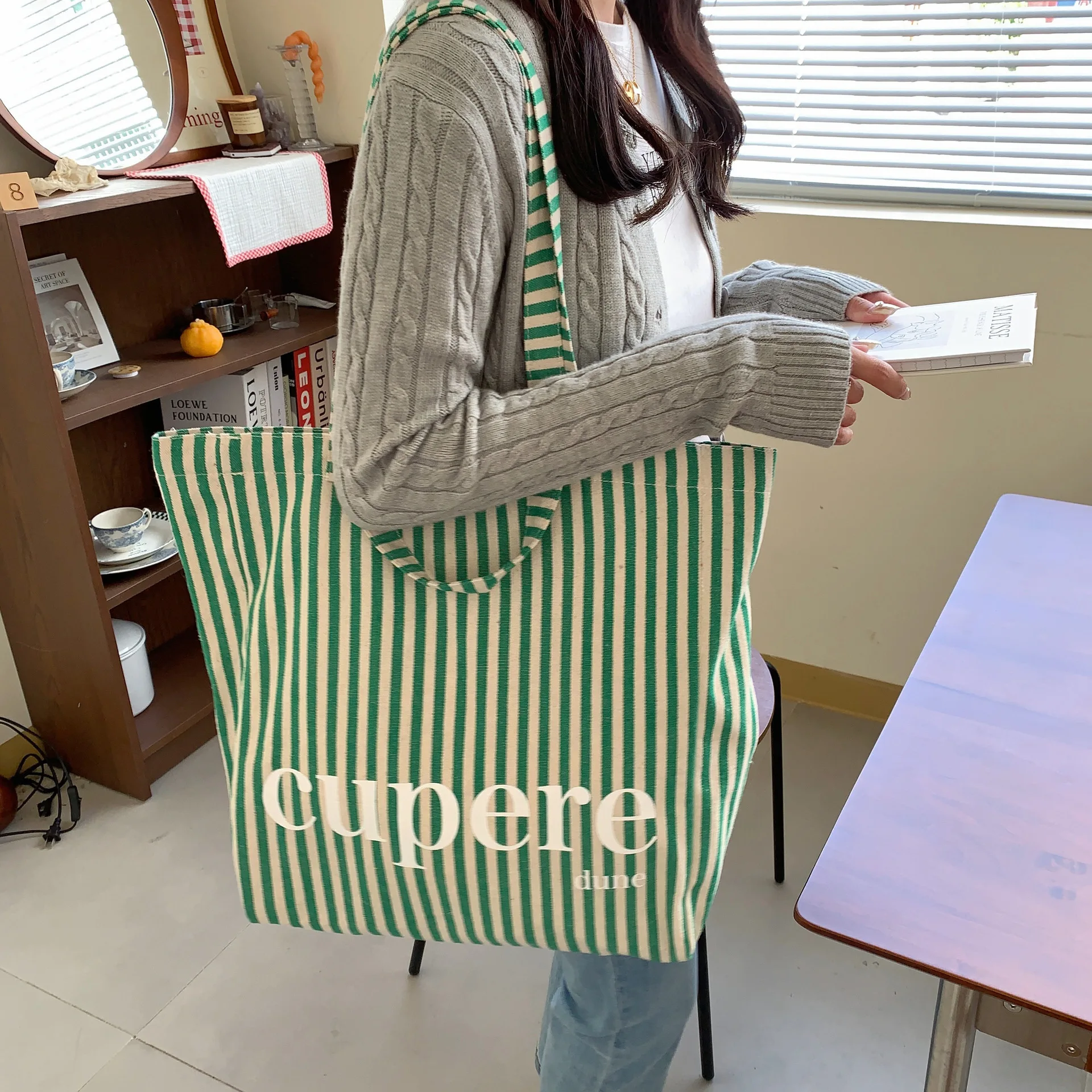 

Designer Bags Luxury 2024 Large Capacity Striped Canvas Bag New Student Class Backpack Casual Open Letter Shoulder