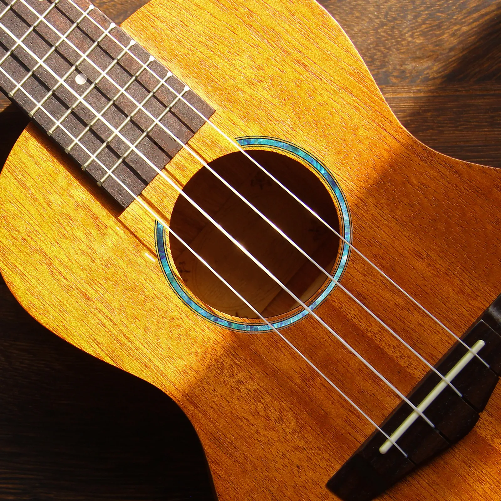 Guitar Sound Hole Decal Self-Adhesive 3D Rosette Sticker Unique Color Shift Removable Decoration for Acoustic Classical Guitar
