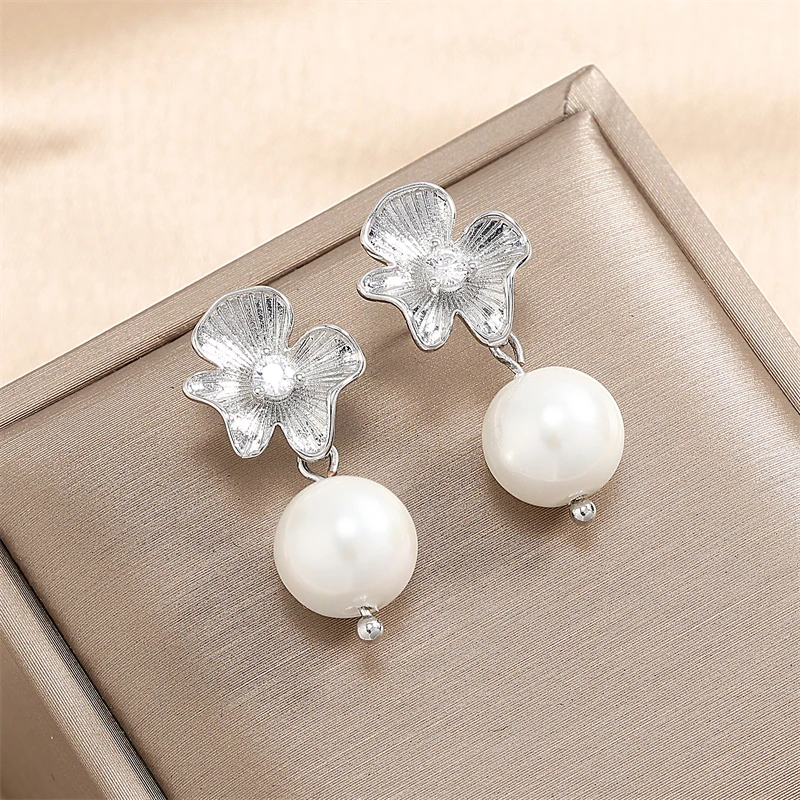 UILZ Sweet Flower Shaped Drop Earrings For Women Imitation Pearl Earrings Prom Evening Jewelry Gift