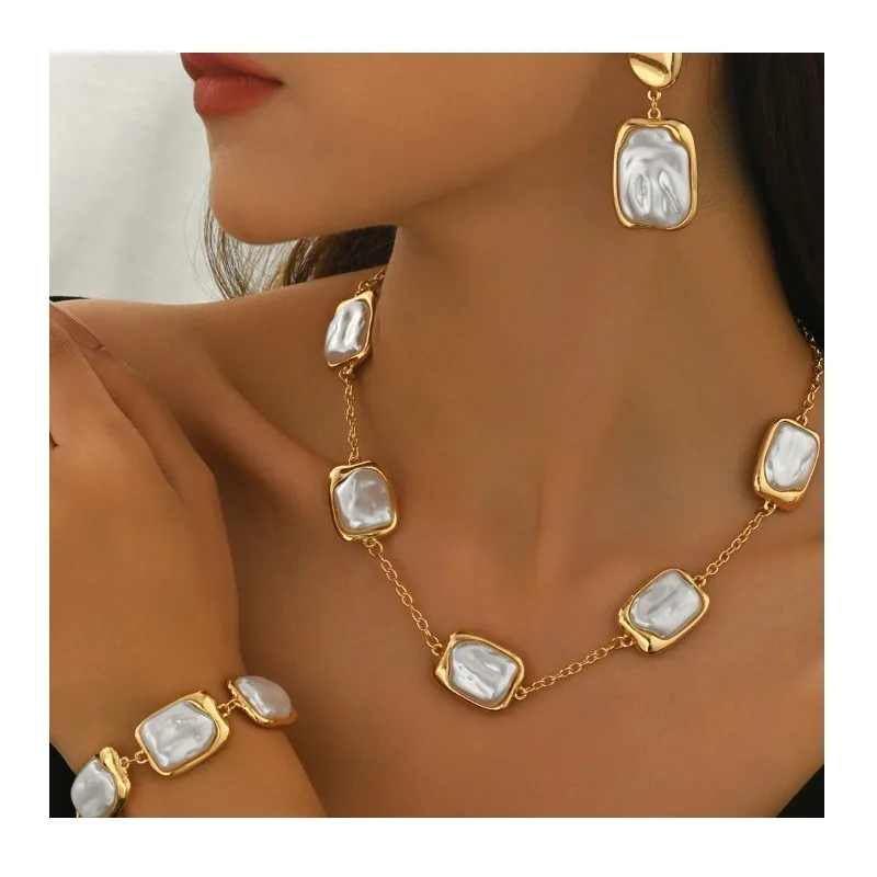 

Retro Style Women's Necklace Set Geometric Inlaid Pearl Design Bracelet Versatile High-end Earrings