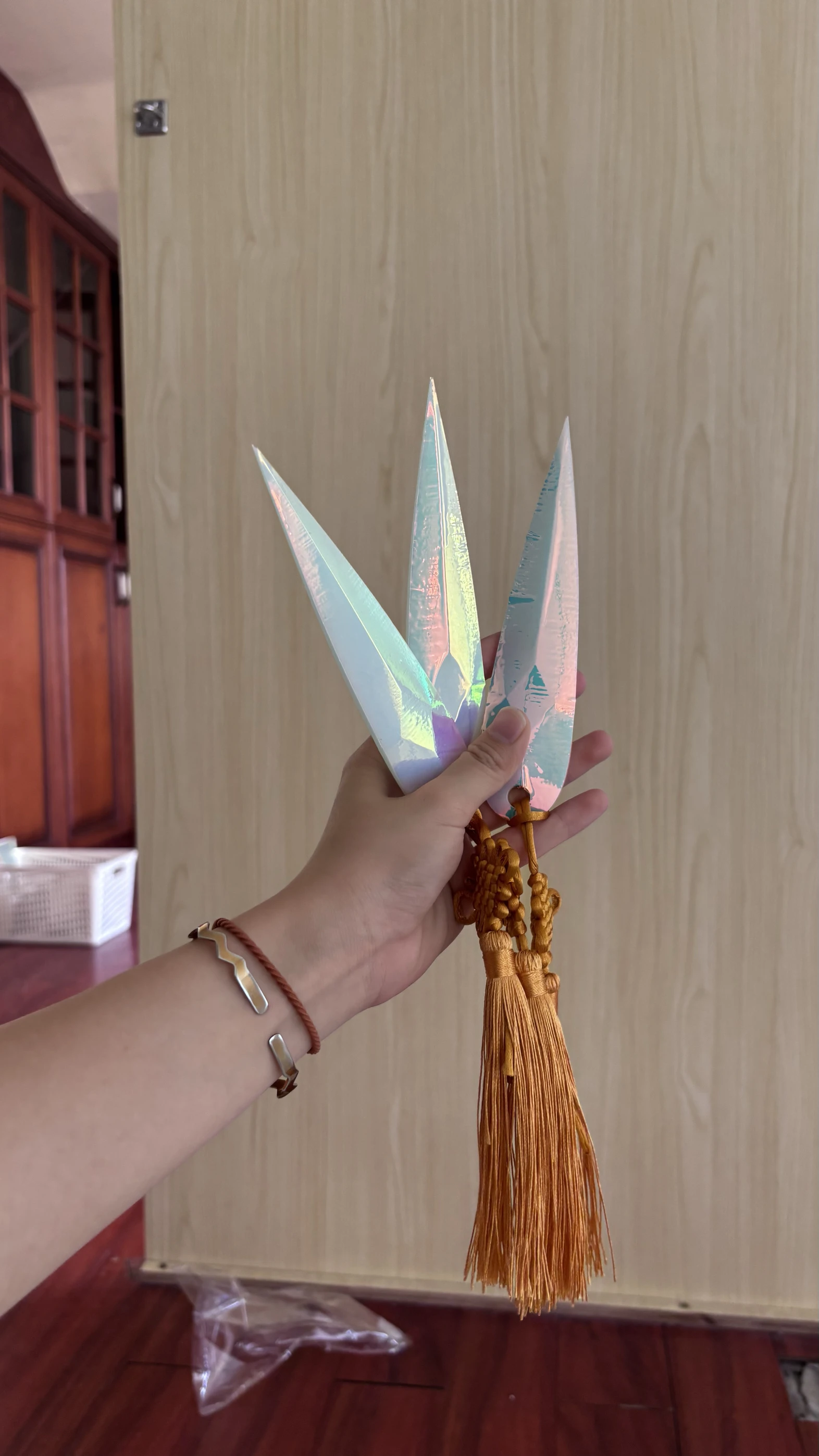 อะนิเมะKPop HUNTR/X Zoeyคอสเพลย์Prop Do Gooder Zoeyเลเซอร์ที่มีสีสันฟิล์มMagicalมีดโยนDemon Hunterสําหรับปาร์ตี้ฮาโลวีน