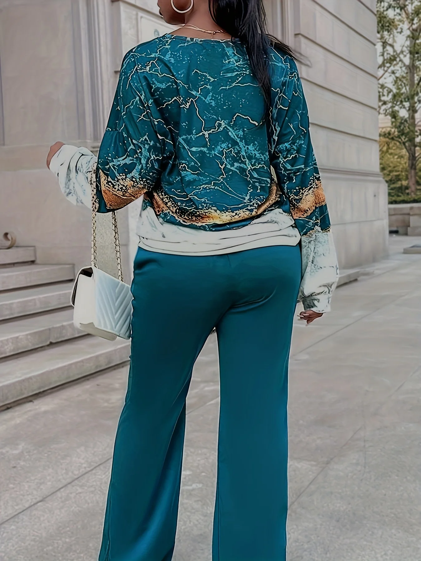 Plus size women\'s four-season small v-neck polyester fiber elasticated random printed knitted long-sleeved trousers casual suit。