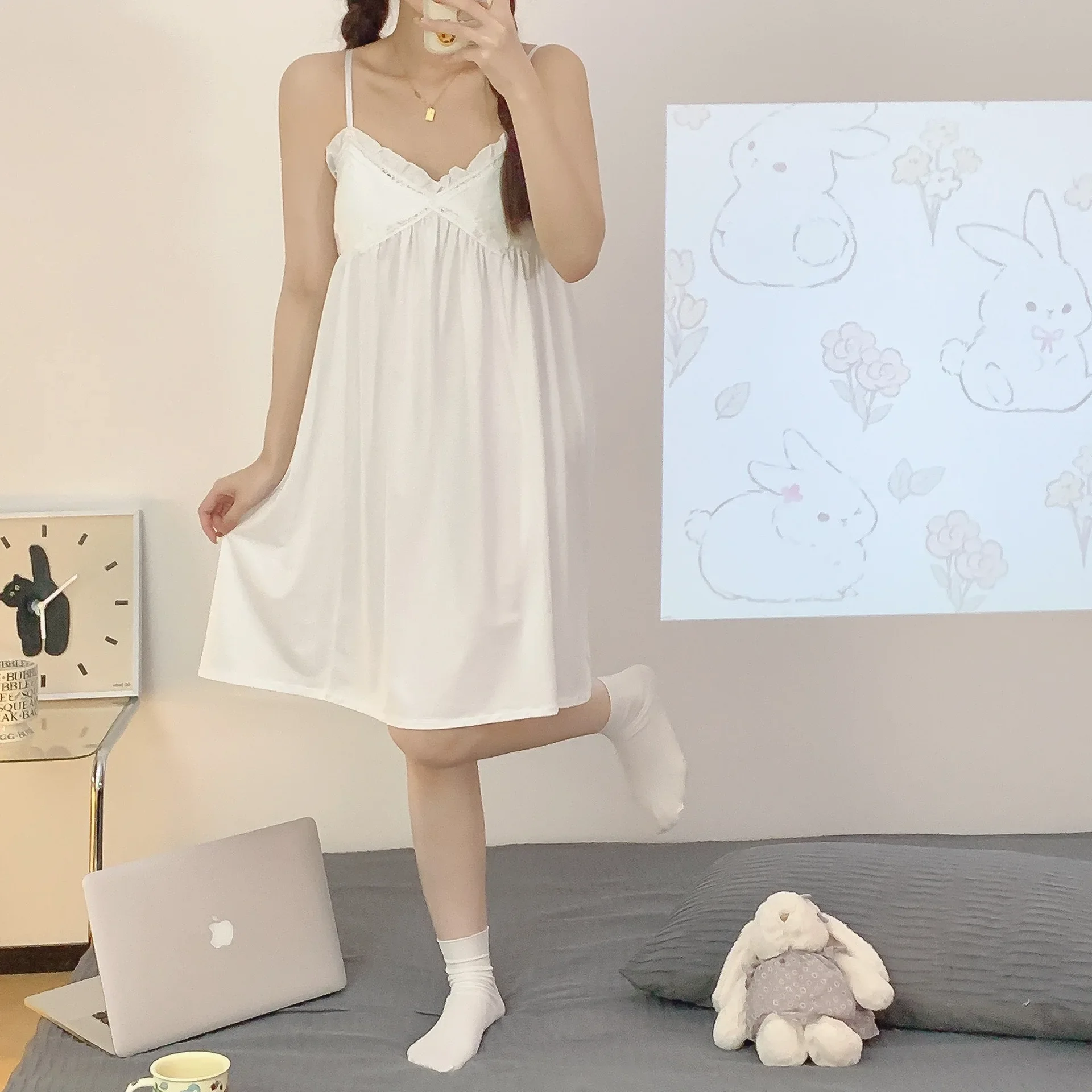 فستان نوم صيفي جديد من القطن الأبيض للنساء من Sweet Dreams جمالي بدون أكمام وسادة صدر ورقبة على شكل حرف V ثوب نوم