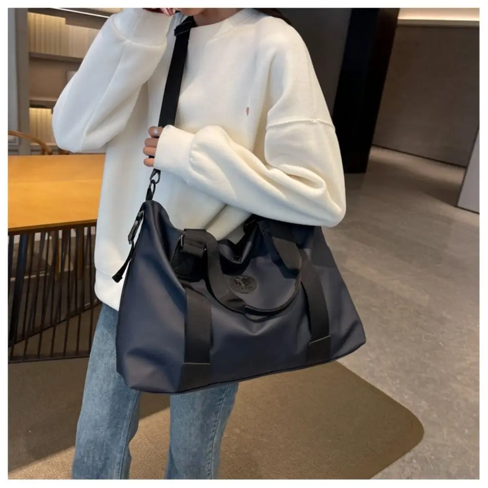 

Fashionable Large-capacity Sports Fitness Bag Waterproof Lightweight Travel Handbag Crossbody Duffel Bag Gym Bag Outdoor Sports