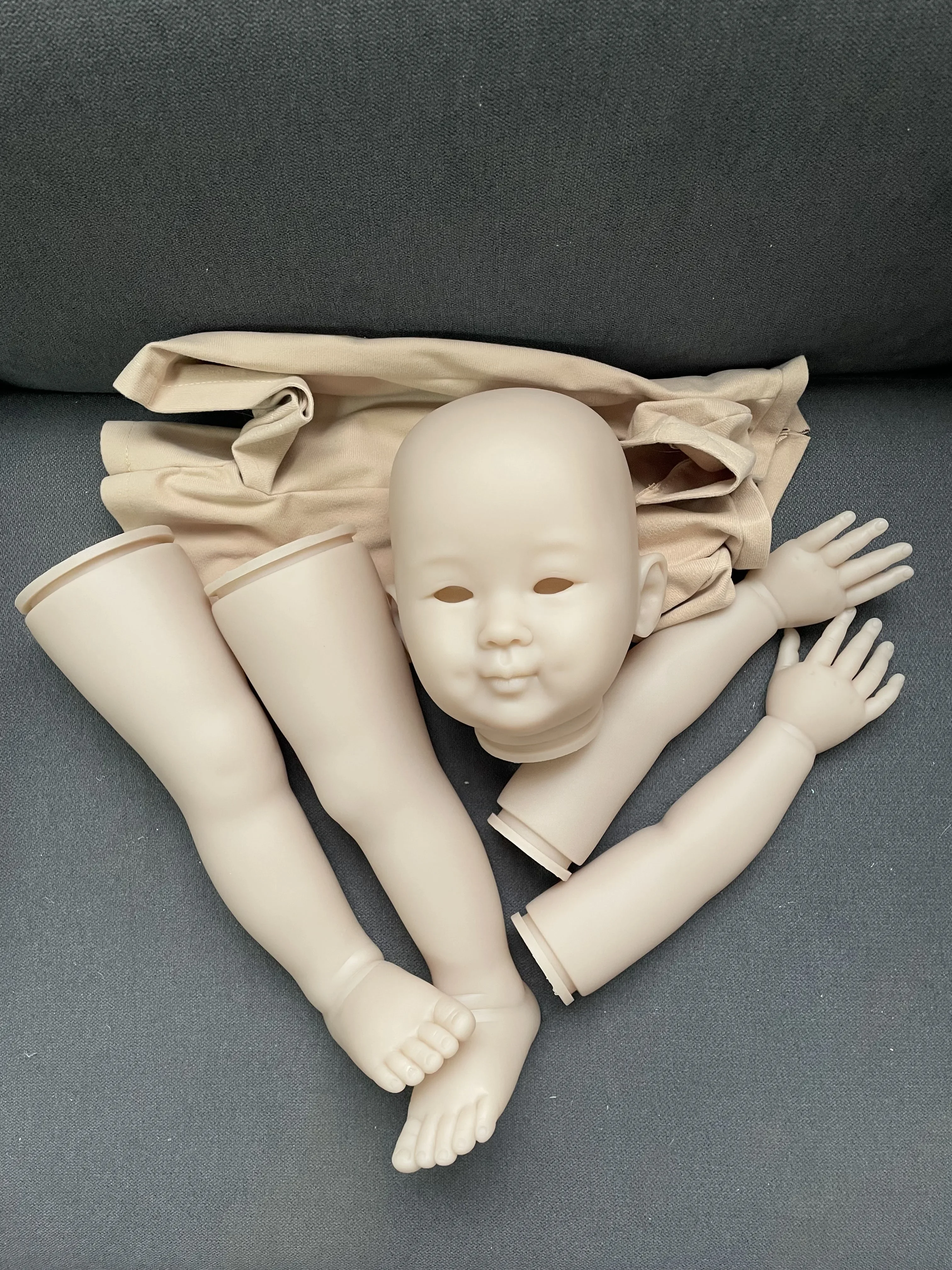 Big Size Reborn Doll Kit 28inch Unfinished Unpainted Chunmei Soft Vinyl Fresh Color with Eyes and Cloth Body DIY Doll Part