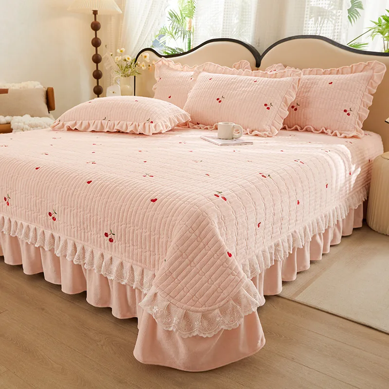 

AI WINSURE Modern Milk Velvet Bedspread Set with Pillow Case Thick Warm Soft Bed Cover Embroidery Quilted Queen King Size 3pcs