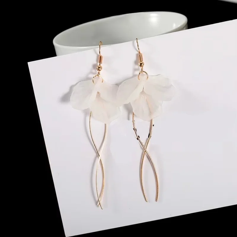 Korean Fashion New Earrings Temperament Personality Simple And Eternal Petals Tassel Ladies Long Earrings Wholesale Sales
