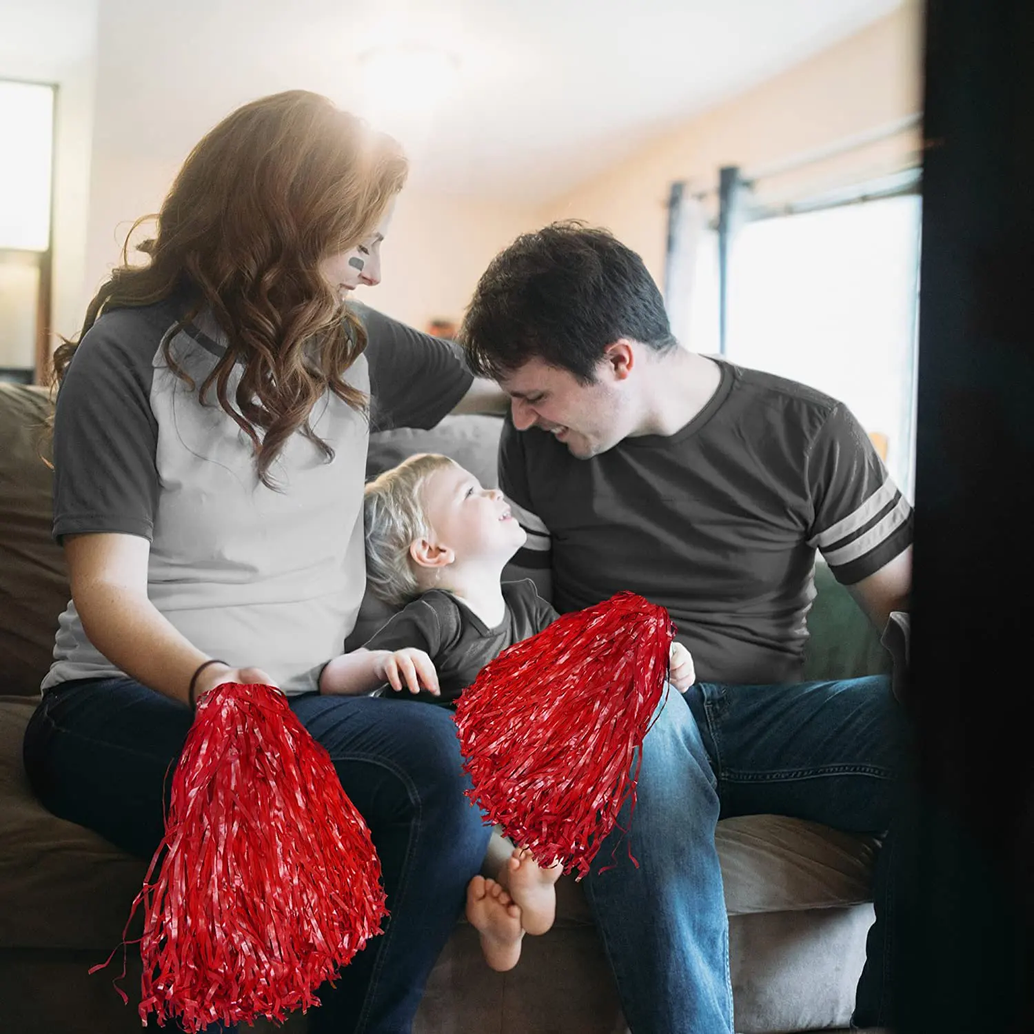 24 ชิ้นเชียร์ลีดเดอร์ Pom Poms ฟอยล์โลหะ Cheer Pom Poms พร้อมที่จับพลาสติกสําหรับผู้ใหญ่เด็กเชียร์ลีดเดอร์ Party สีแดง