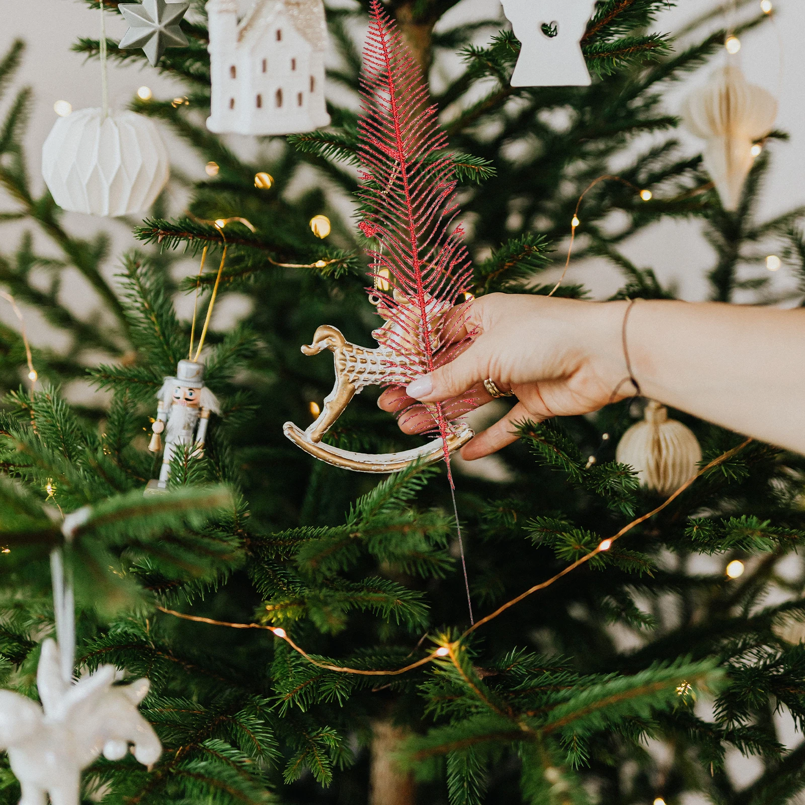 

12 Pcs Gold Powder Blade Festive Decor Decorative Leaves Jesus Christmas Tree Decoration Artificial Leaf Wreath Plastic Home