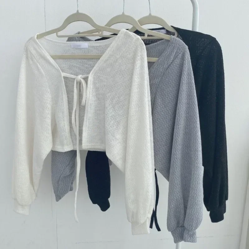 薄い白いカーディガン女性の夏の日焼け止めレースアップニットウェアトップス女性韓国スタイルカジュアルランタンスリーブショート日焼け防止トップ