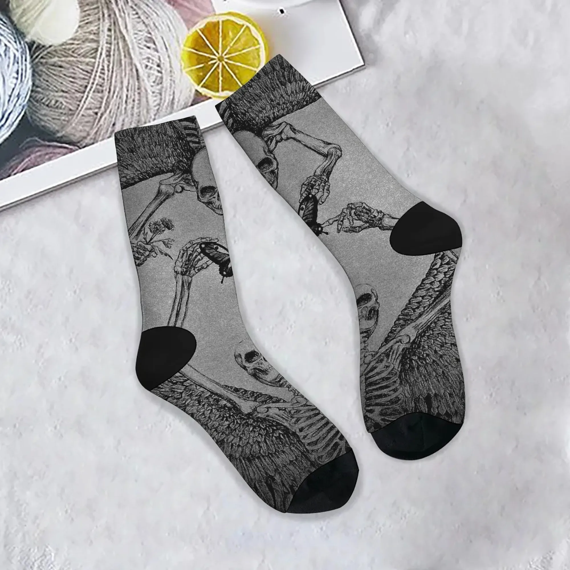 Tod Schädel und Schmetterling Druck männer Socken Bequeme Atmungsaktive Nicht-slip Casual Socken Harajuku Retro Street Crew Socken geschenk