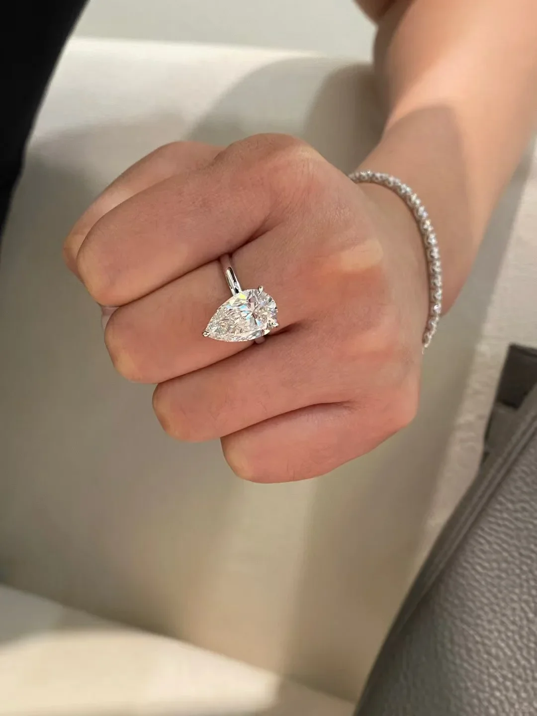 AEAW 14k White Gold Pear Cut 1.0ct Lab Grown Diamond CVD HPHT Diamond Wedding Band For Woman IGI Certificate