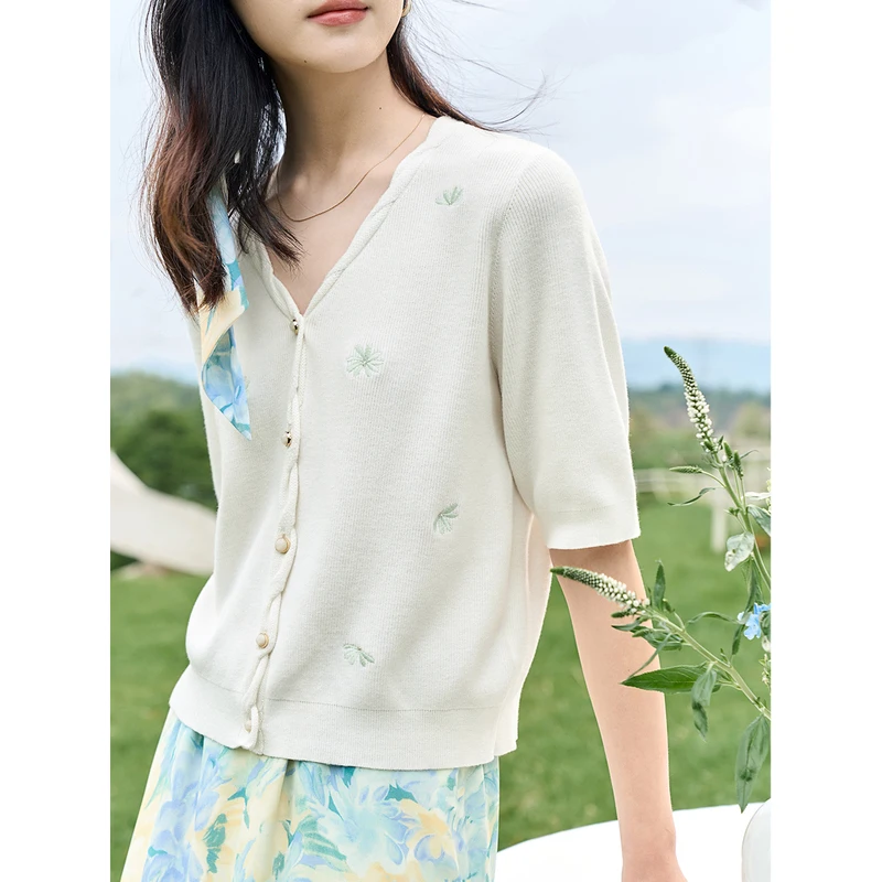 INMAN Women Knit Cardigan 2023 Summer Short Sleeves V Neck Loose T-shirt Exquisite Embroidered Design Buttons Fashion Chic Tops