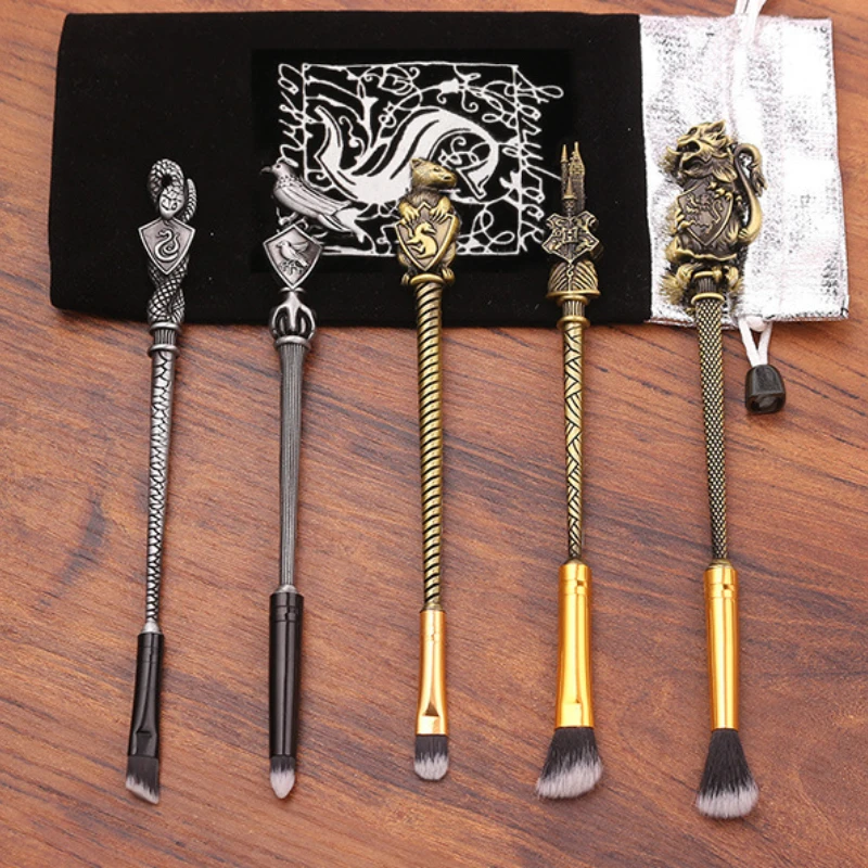 5PCS Anime Eye Shadow Brush Makeup Brush Metal Handle College Badge Fashion Foundation Beauty Makeup Tools New Accessories Set