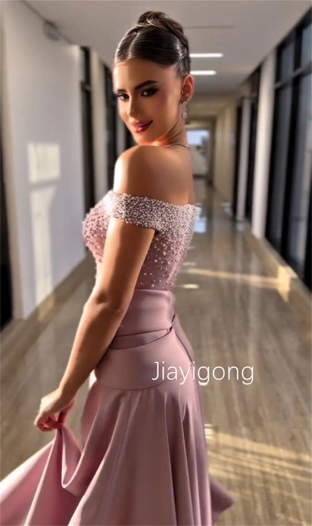 Maßgeschneiderte schlichte Jersey-Faltenperlen-A-Linie, schulterfreie lange Kleider, maßgeschneiderter Anlass, Promi-Exquisit