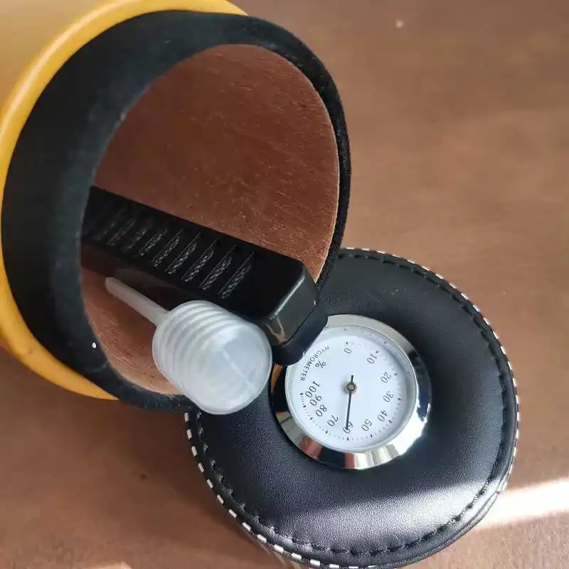 

Leather Travel Humidor Cigar Box Cedar Wood Portable Cigar Case Humidifier Hygrometer Box Cigar Accessories Fit 5 Cigars 118