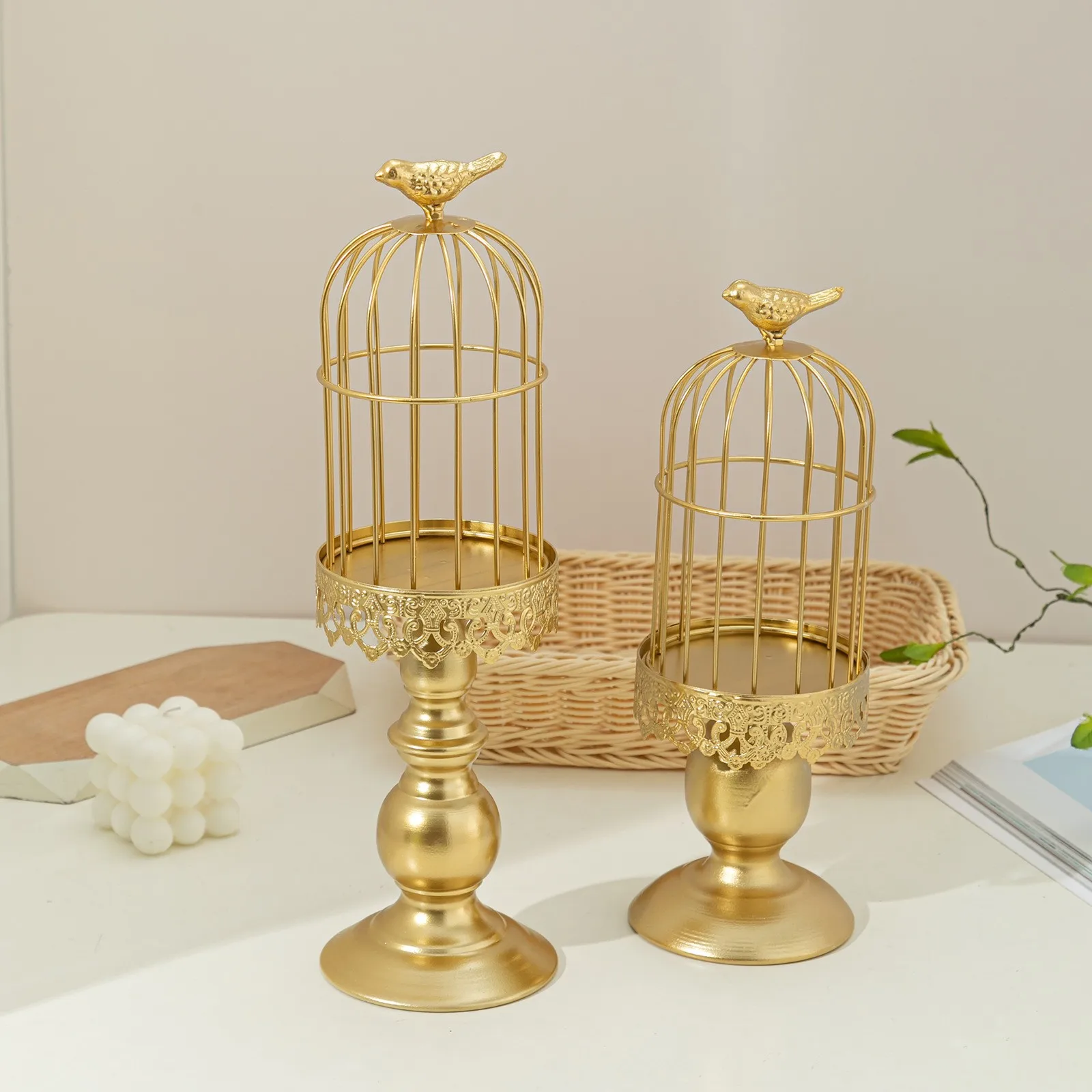 

Hot Cross-border High-value Birdcage Candlestick Dressed Products Decorative Ornaments Metal Antique Crafts Candle Cup