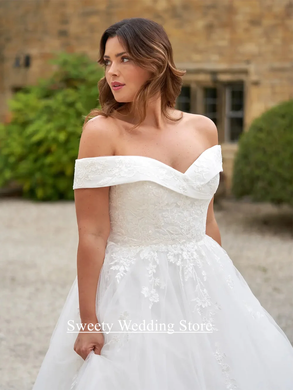 فستان زفاف مقاس كبير من Vestido De Noiva مخصص قبالة الكتف ورقبة على شكل V مزين بالترتر من التل على شكل حرف A فستان زفاف العروس