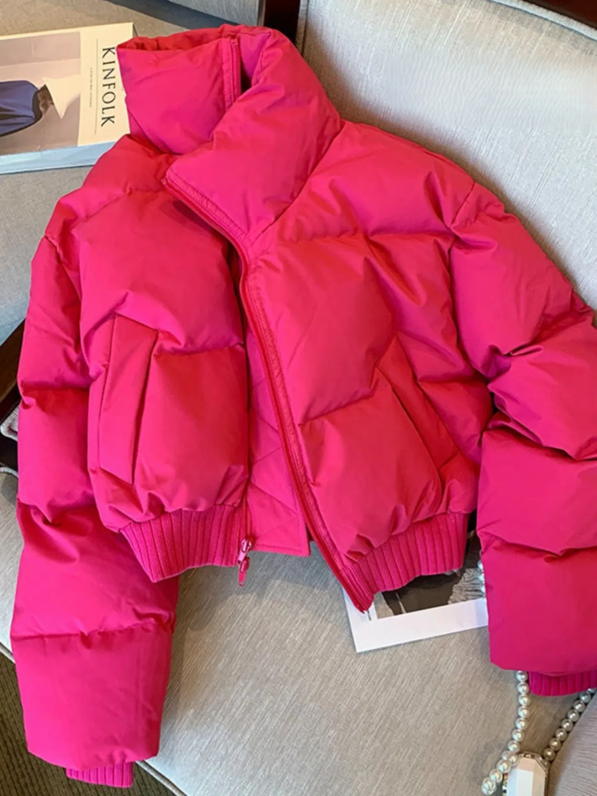 

Женская элегантная куртка-пуховик, приталенная, с подкладкой из искусственного меха шерпа, легкая, простая, в стиле мокасин, городская, оригинальная, многослойная, тканая.