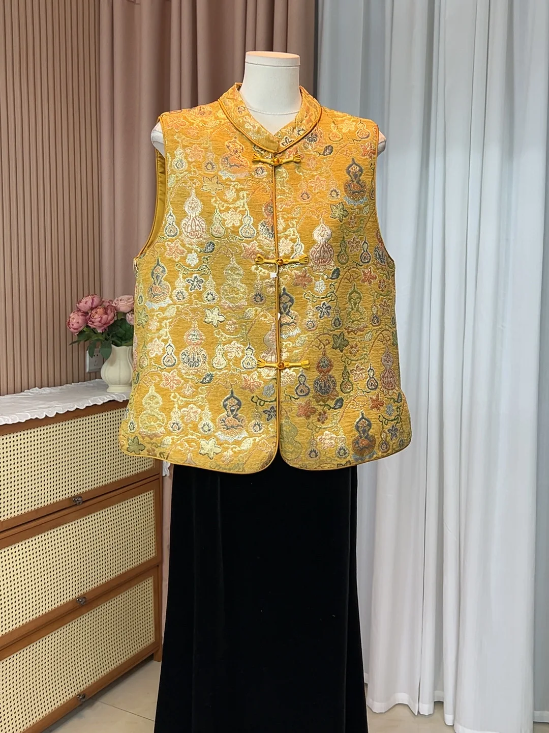 

Новая китайская женская вышитая безрукавка с воротником-стойкой на пуговицах, модная весенне-осенняя верхняя одежда укороченной длины