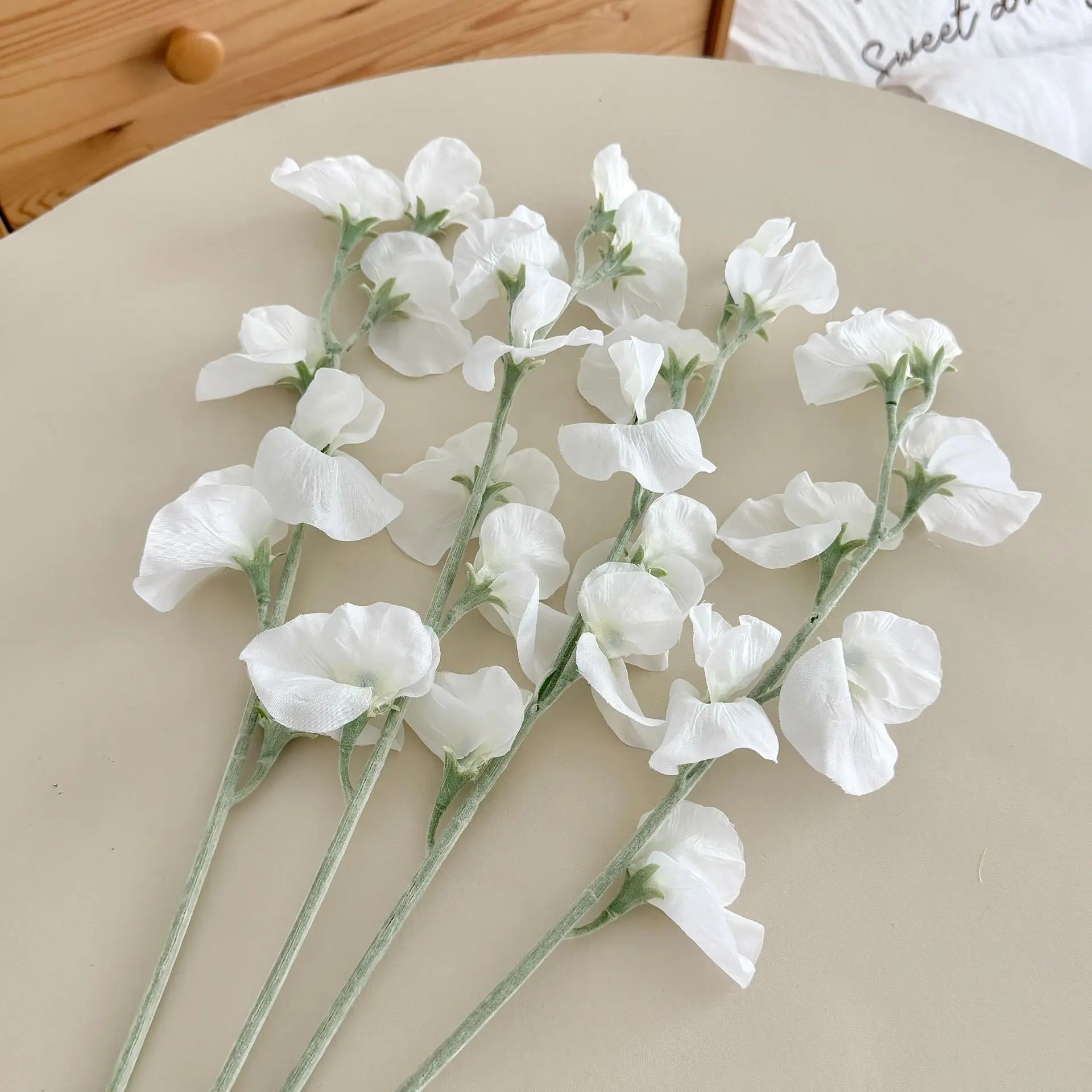 6 Stück Künstliche Beflockte Erbsenblumen für Heimdekoration, Seidenblumen, Partytisch, Hochzeits-Blumenarrangements, DIY-Brautstrauß – Detail 5