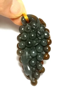 YIZHU культиватор Искусство 100% натуральный ручной резной китайский нефрит ожерелье кулон Милая Белка Виноград замечательный подарок