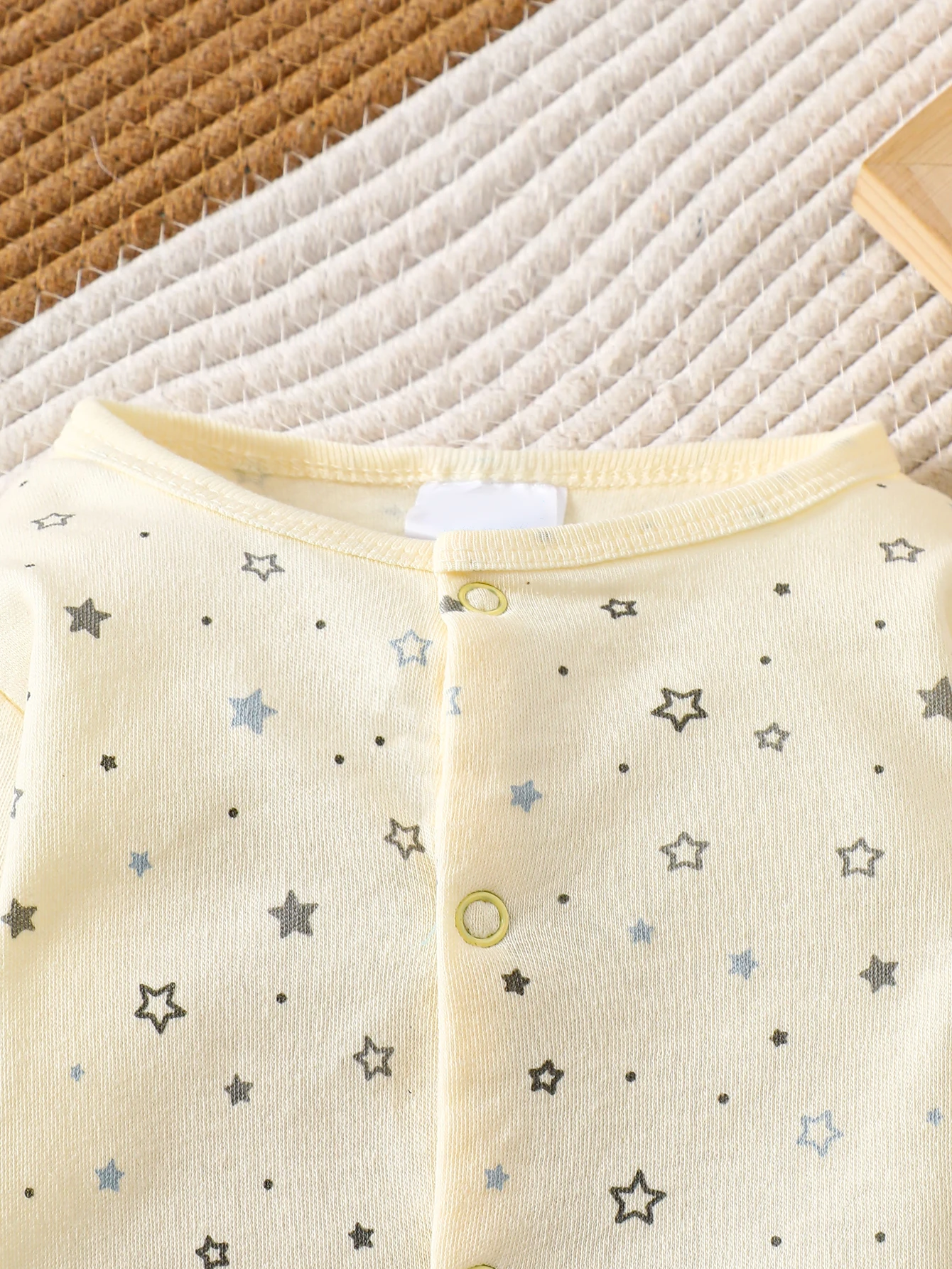 8-teiliges Neugeborenen-Strampler-Set 100% Baumwolle, Weich und Atmungsaktiv Beige mit Cartoon-Sternmuster 0-9M – Detail 9