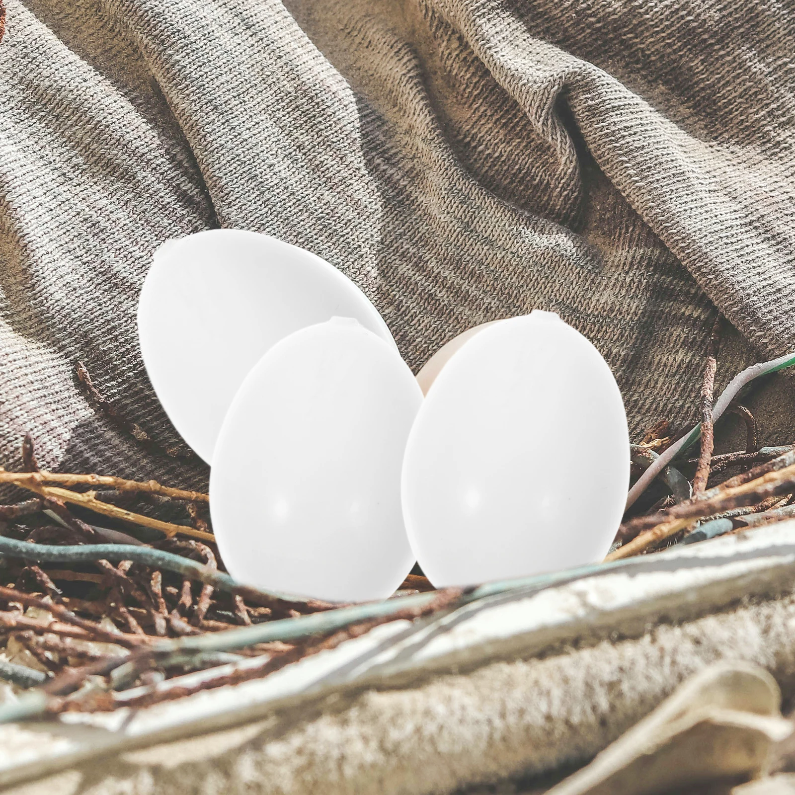 

30Pcs Plastic Pigeon Eggs Realistic Water Filled Fake Eggs for Breeding Induction Hatching Simulation and Craft Decoration Use