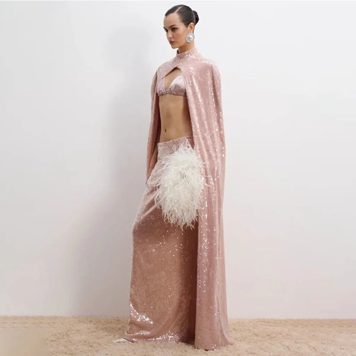 Elegancka różowa sukienka zimowa na przyjęcie świąteczne, długa suknia z cekinową peleryną, podkreślająca talię, seksowna, błyszcząca, formalna, wieczorowa, uniwersalna, wysokiej jakości.