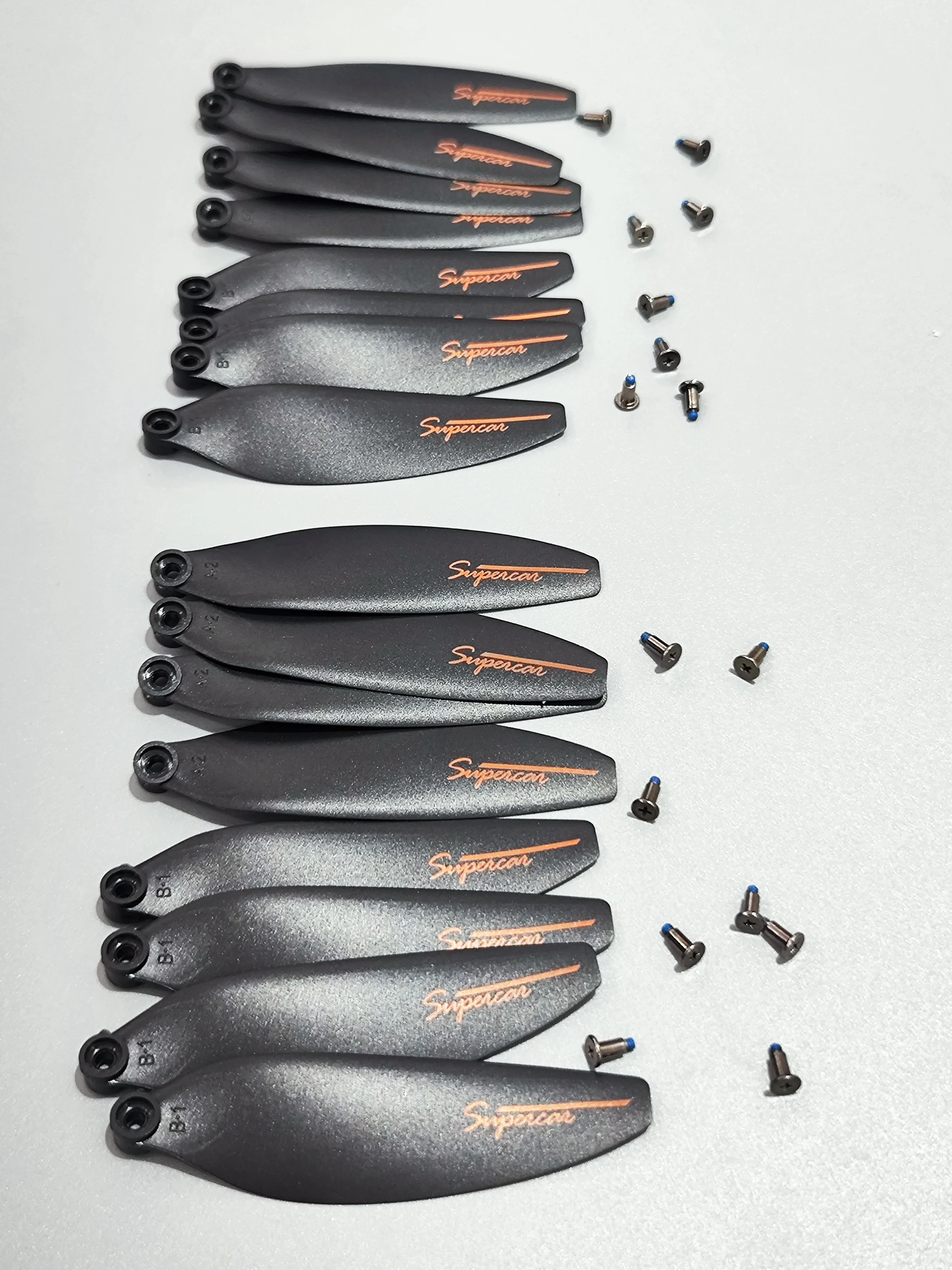 

16 шт. V188 бесщеточный двигатель для дрона, складной квадрокоптер, запасные части, оригинальные лопасти, аксессуары для пропеллера, вентилятор с крыльями кленового листа