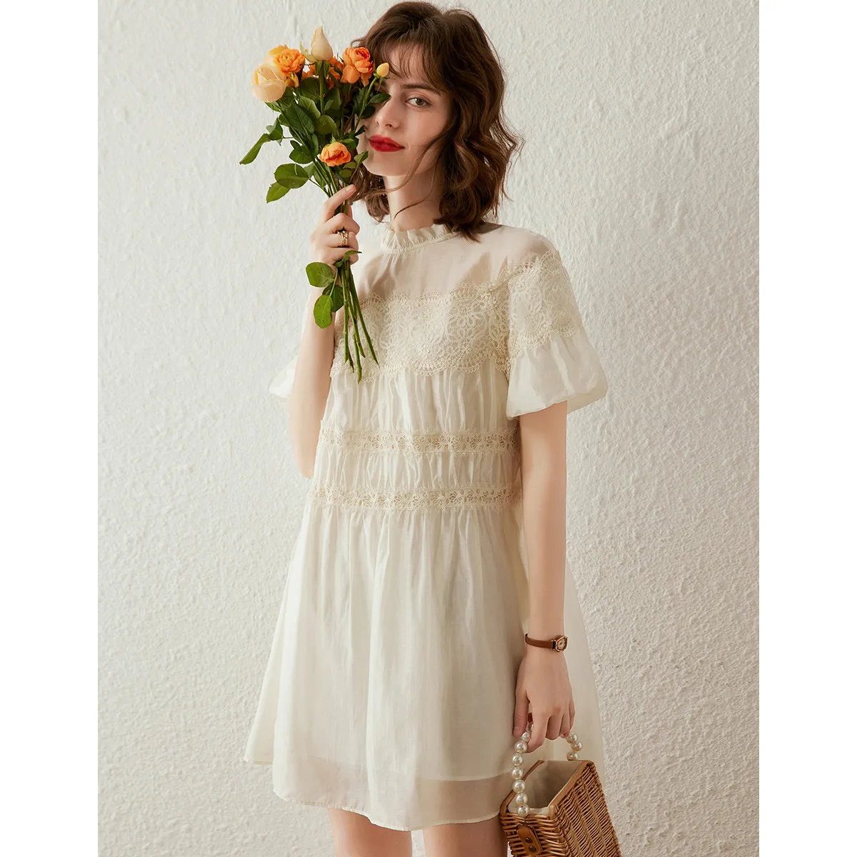 LOUIS YAO 2025 Zomer Zoete Veroudering Oorrand Ronde Hals Damesrok met Holle Kant Knijpen en Opvouwbare Dunne Jurk