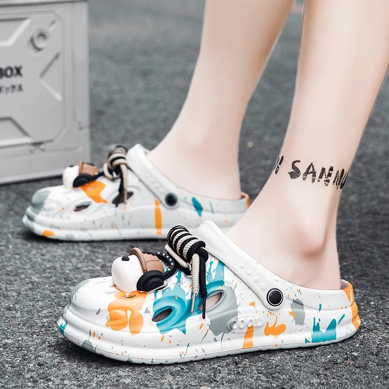 زوج من شباشب رجالية EVA ذاتية الصنع مزينة بسماعات أذن لطيفة ومثيرة للاهتمام، مناسبة للاستخدام الداخلي والخارجي على حد سواء