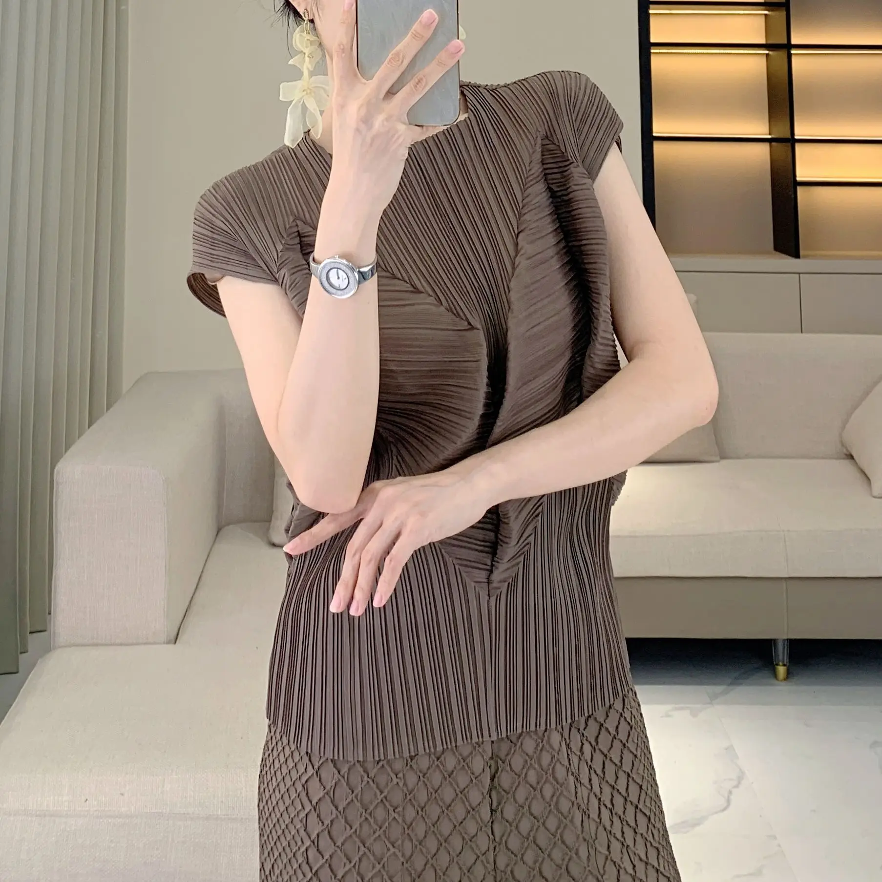 

Miyake Pleated Flower Bud Women's T-shirt 2024 Summer Loose Large Size Sleeveless Tank Tops Designer Clothing