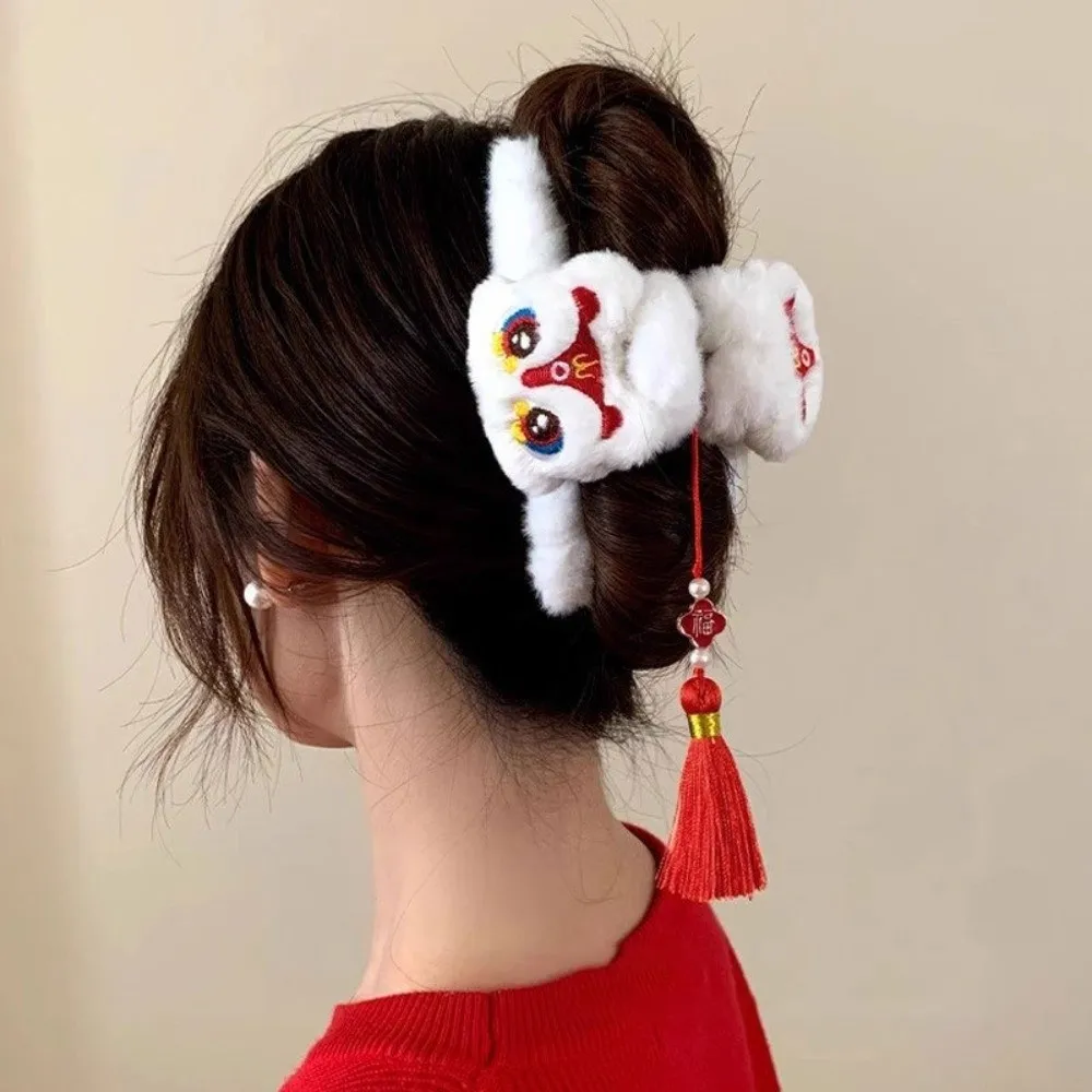

Awakening Lion New Year Hair Claws Korean Style Headdress Claw Clip Hair Accessories Tassel Women Hair Clips Autumn Winter