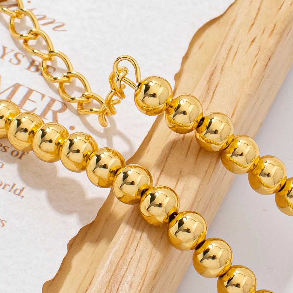 YM Perlenkette mit Herz-Ohrringen, dreidimensionales herzförmiges, vergoldetes Schmuckset, Accessoires für den täglichen Büroalltag von Frauen. – Detail 2