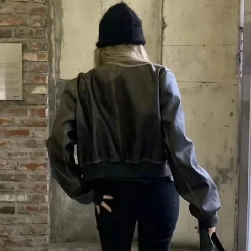 新しい秋冬の女性のショートオートバイレザージャケット女性服レトロブラウンルーズカジュアル長袖コート女性
