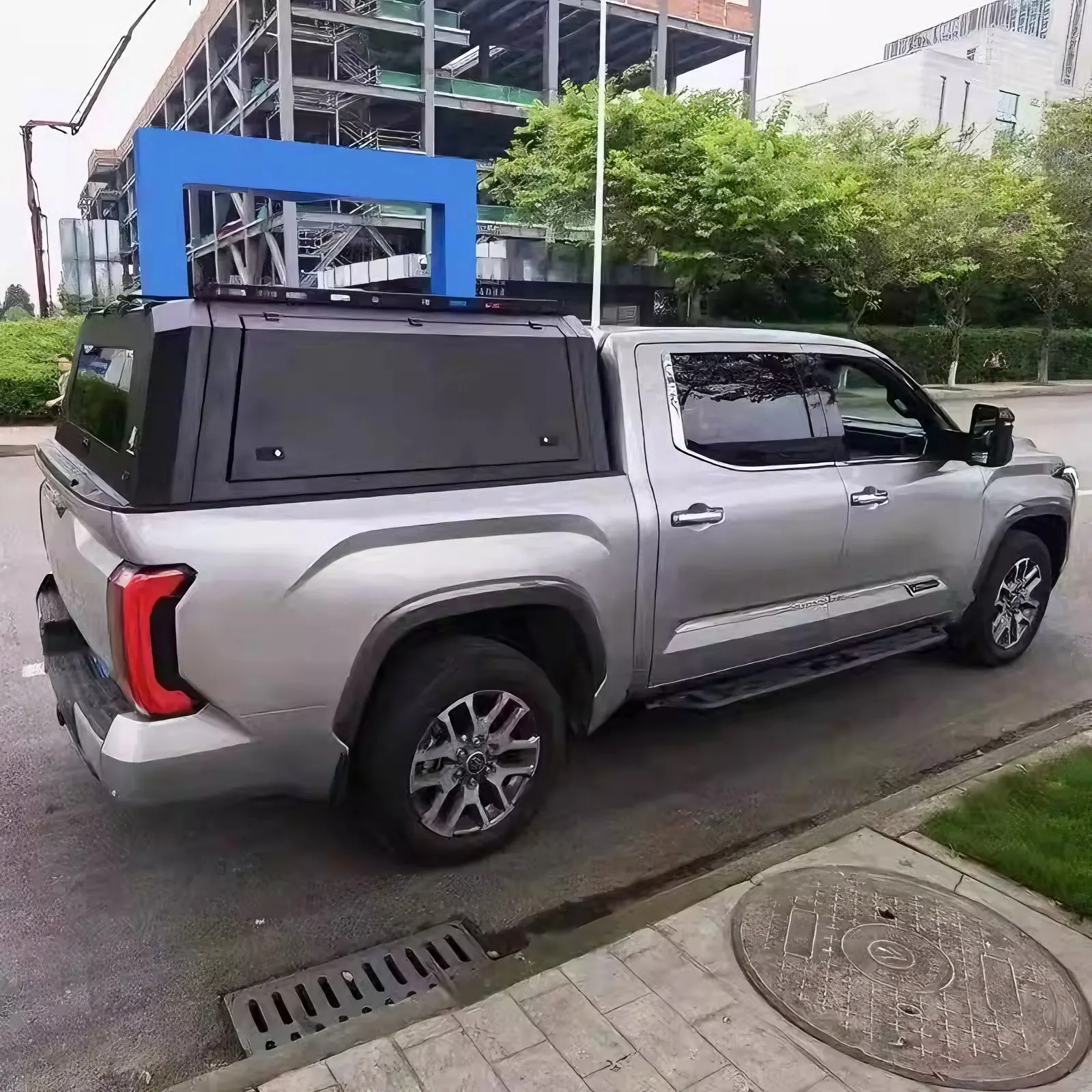 

BOOS factory discountPickup Truck Caps for TRD SPORT 16-23 Hinged Waterproof Locking Galvanized Steel Hard Canopy Folding