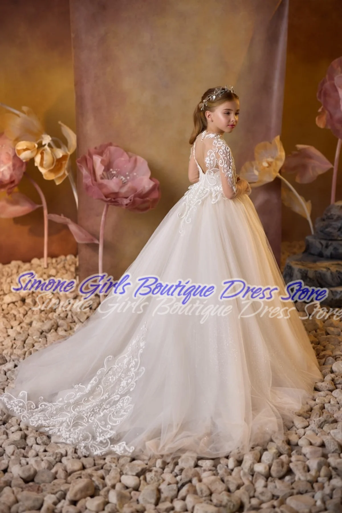 Branco marfim mangas compridas vestido sem costas bordado arrastando saias longas vestido de baile vestido da menina de flor para cerimônias de casamento