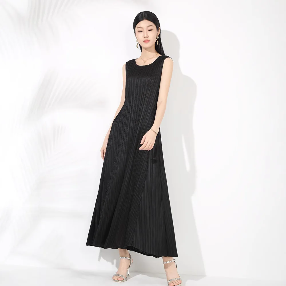 

Pleated Simple 2025 Summer New Japanese Elegance Temperament Round Neck Sleeveless Dress Women's Long Bottom Skirt