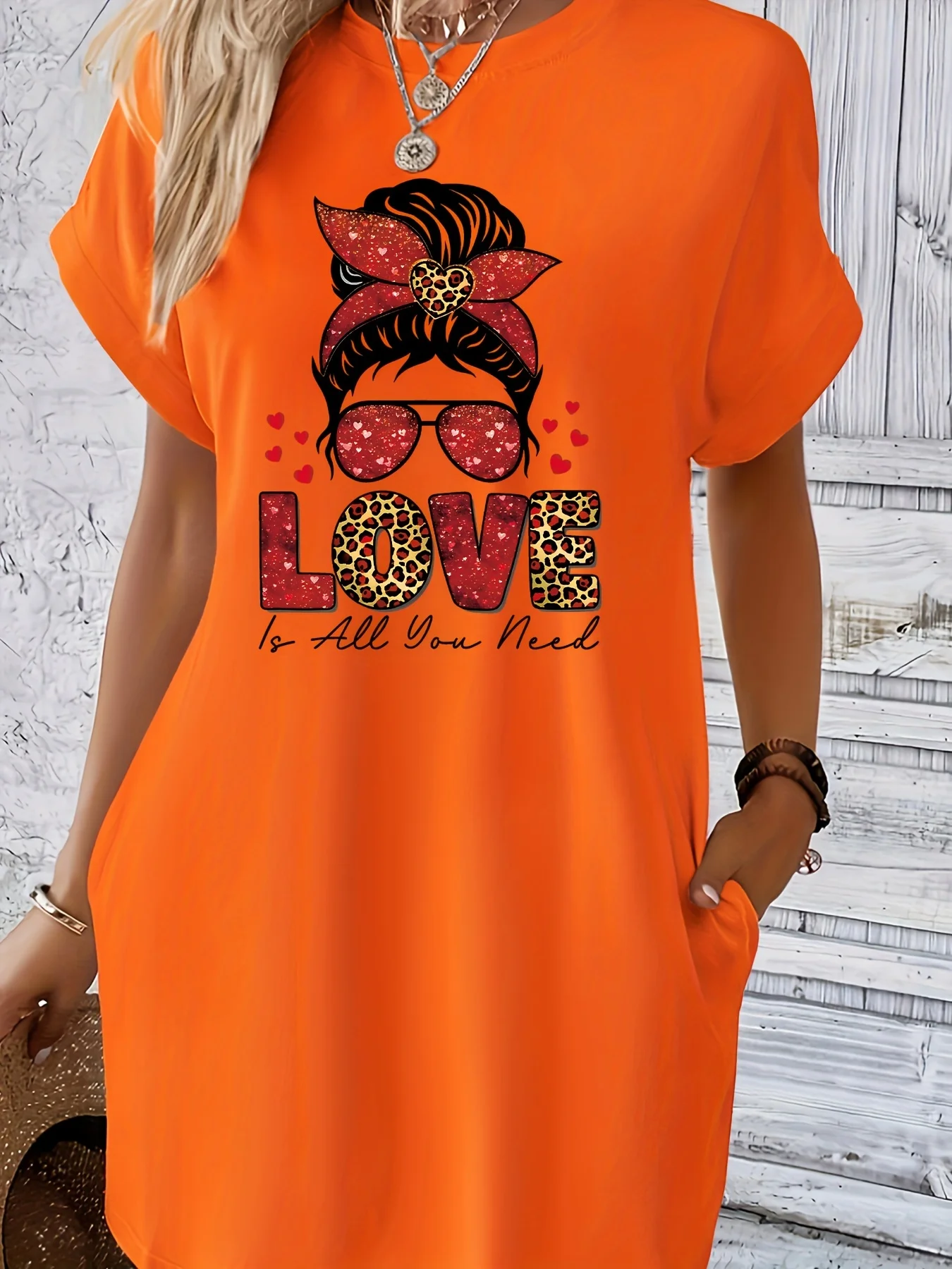 Robe t-shirt en tricot décontracté pour femmes, avec lettres imprimées, col rond, manches courtes, haut à la mode, noir avec motif de drapeau coloré