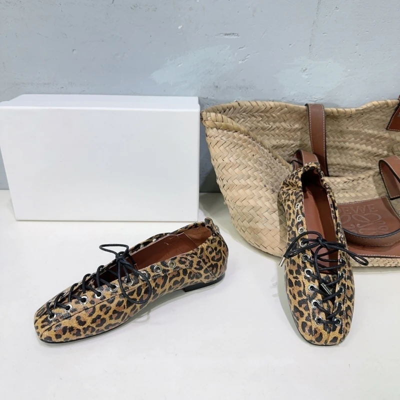 

Весна-лето Новые кожаные туфли из натуральной кожи с глубокими квадратными шнурками из овчины, винтажные удобные балетки на плоской подошве, простые женские туфли