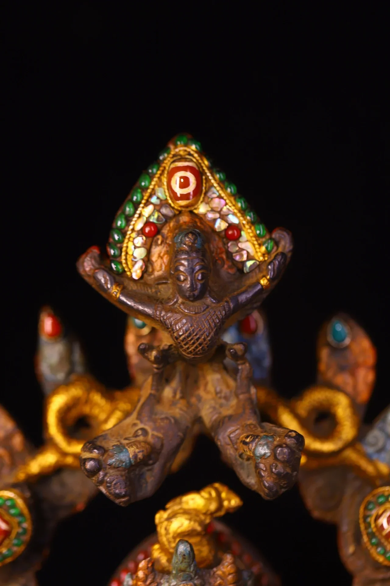 

16-дюймовый непальский старинный бронзовый браслет с расписной мозаикой, бусинами gZi, ракушками, бирюзой, зеленой Тарой, Буддой Гарудой, буддийской нишей