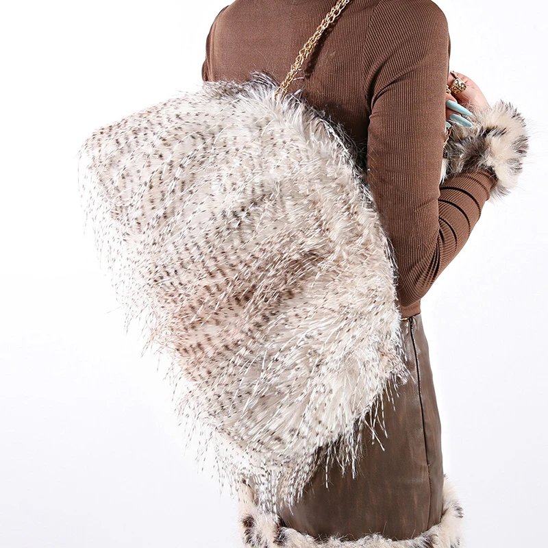 Kunstfell-Quasten-Ketten-Umhängetasche, weiche, warme, flauschige Fransen-Halbmond-Clutch, Winter-Hochzeits-Abendparty-Modehandtasche für Frauen – Detail 13