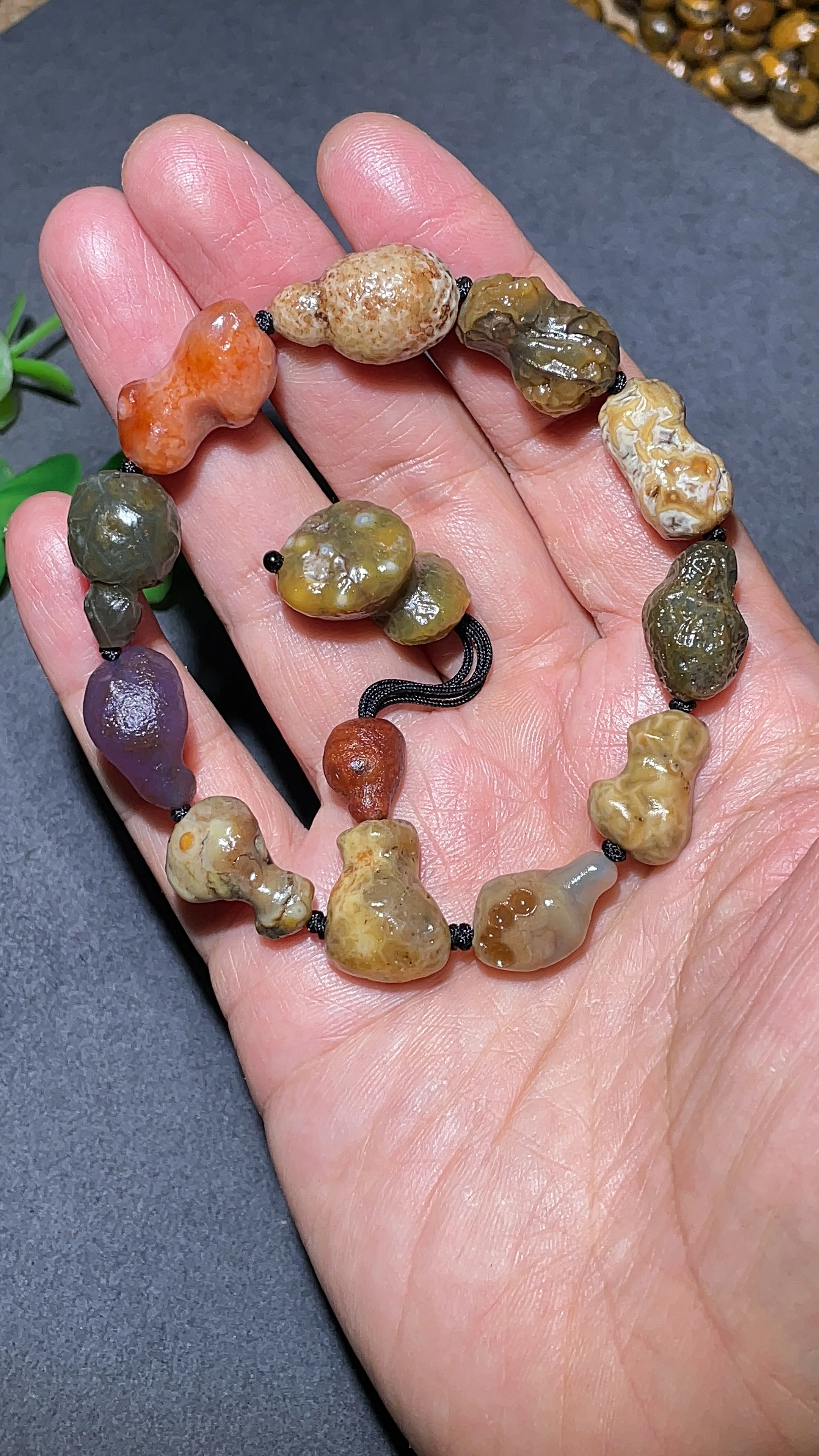 

10pcs/lot New Year Special Wholesale Rare Treasure Gourd-Shaped Gobi Agate Raw Stones Bead Bracelet Women's Gift Collectible