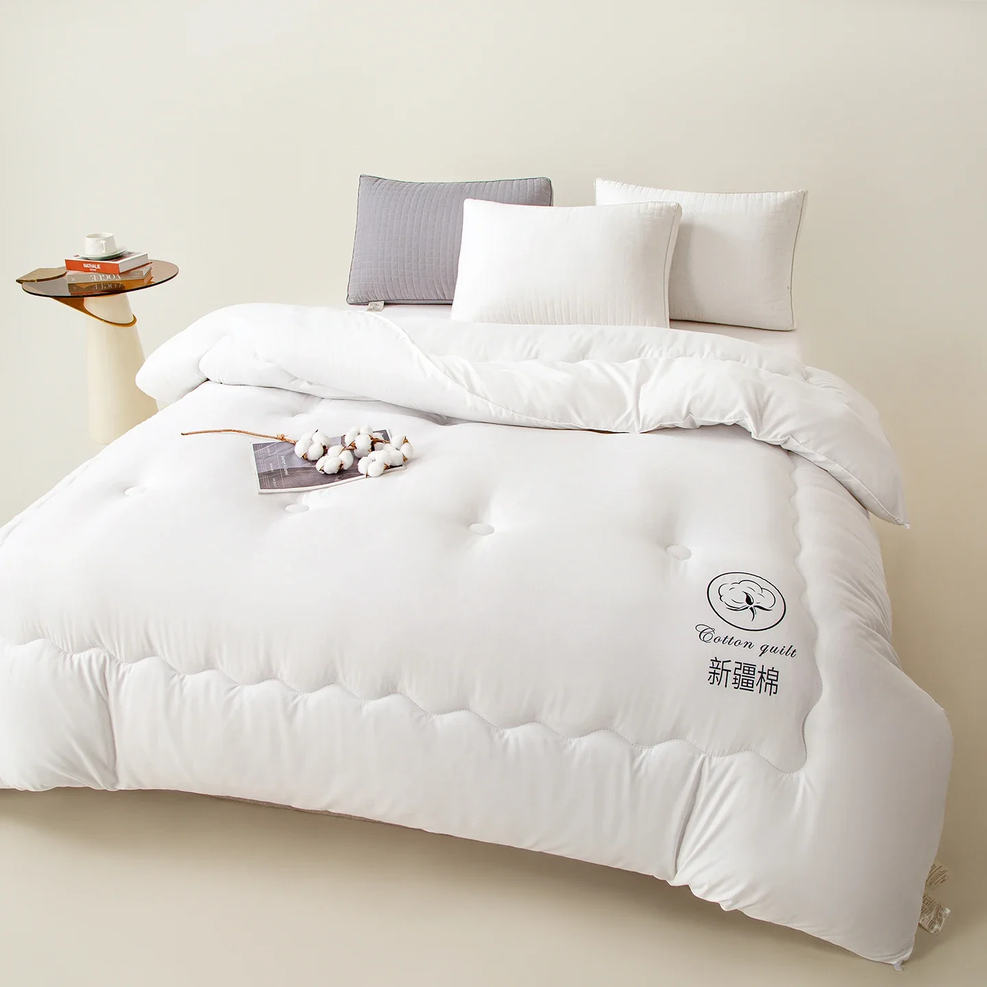 Solid Color Thick Fluffy Winter Comforter Cotton Filled Warm Quilted Duvet Insert Soft Autumn Winter Quilt for Single Double Bed