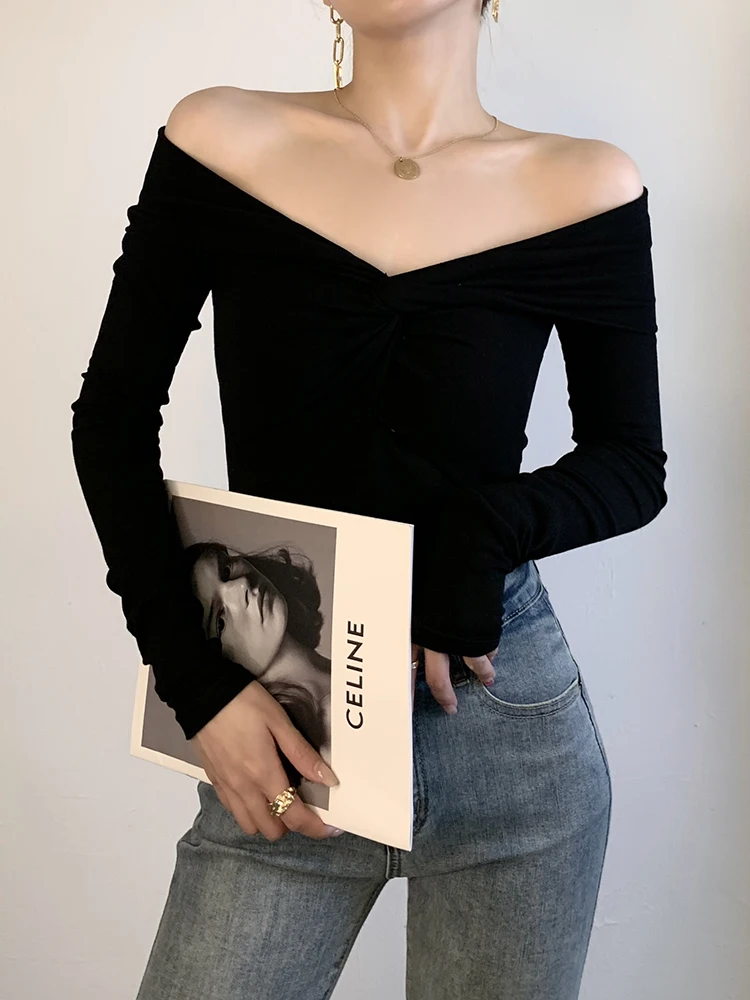 

Slimming Bla-oulder V-Ne T-irt Spring 2026 Sexy Ele Design Women's Faion Sve Long Length Regular Fit