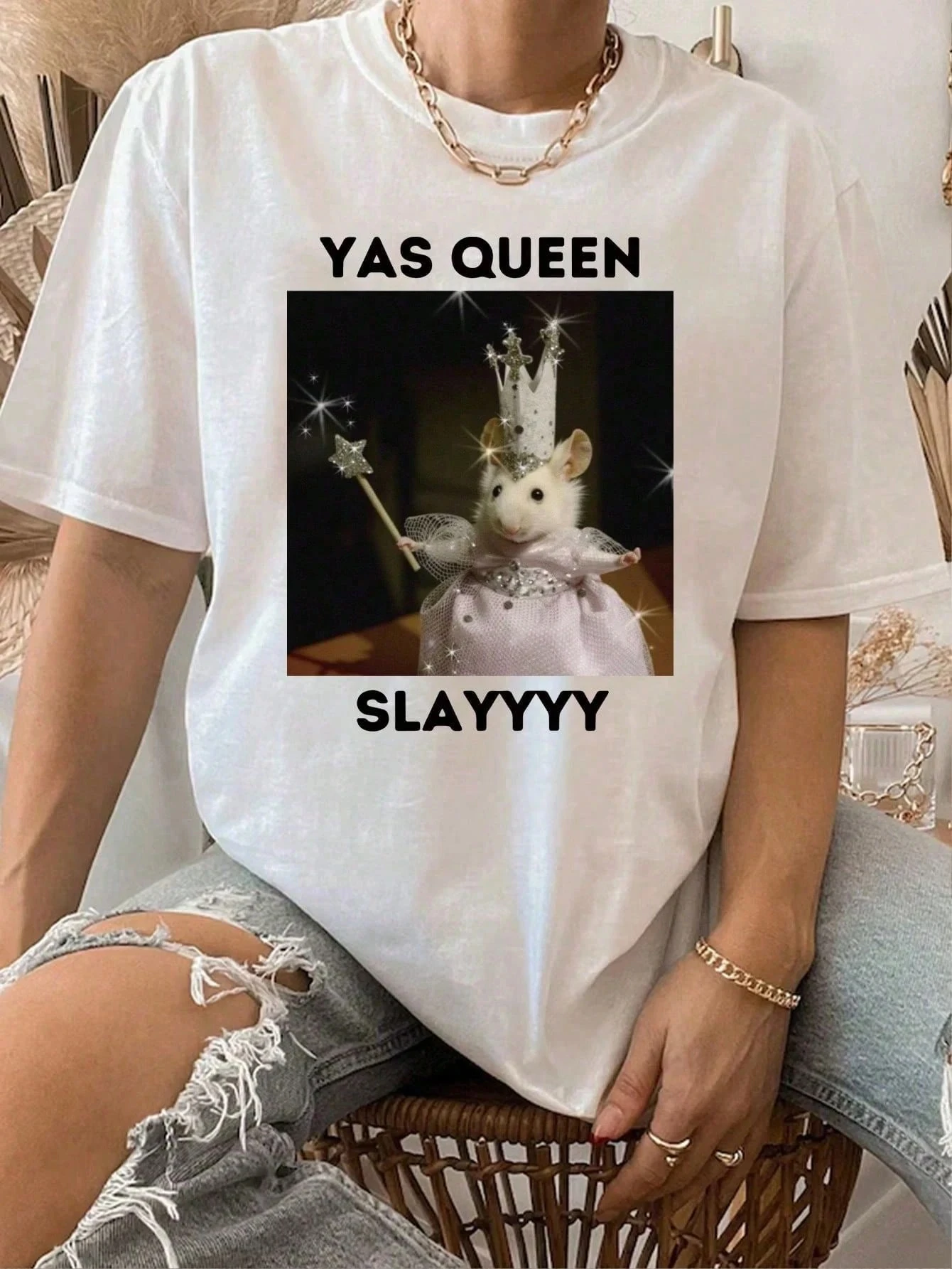 

Four Seasons Women's White Pattern T-shirt Yas Queen Slay Satirically Humorous Letter Slogan Printed Women's Fashion Short